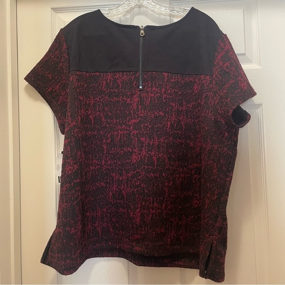 NWT Liz Claiborne Woman's Black & Burgundy Textured Tweed Blouse Plus Size 2X - Picture 2 of 5
